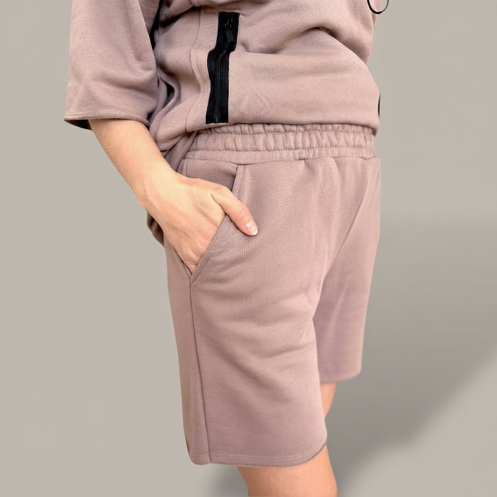 beige shorts 